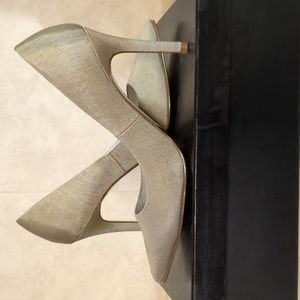 high heel shoe Adrianna Papell shiny oat color 7.5